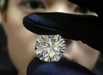 Cum să distingi un diamant de o regulă falsă