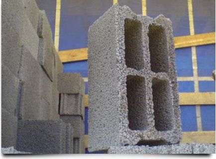 Care ar trebui să fie grosimea pereților blocului de spumă atunci când construiți o casă