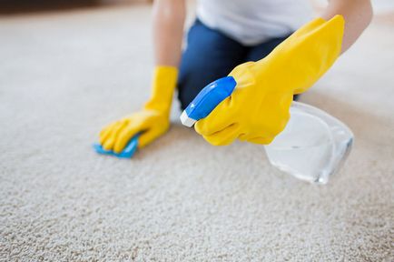 Як почистити килим від плям крові