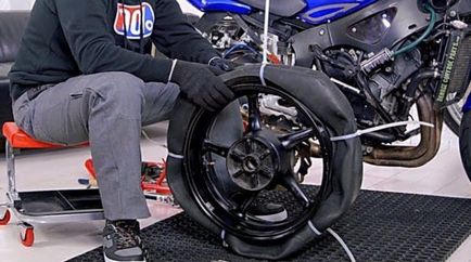 Cum să schimbați pneurile pe o motocicletă și să o utilizați în mod corespunzător