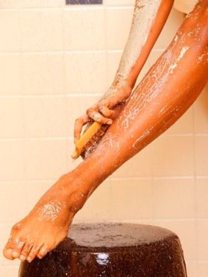 Як правильно голити ноги