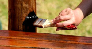 Cum să manipulați în mod corespunzător stalpi din lemn pentru garduri