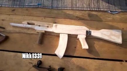 Hogyan készítsünk egy AK 47 fából