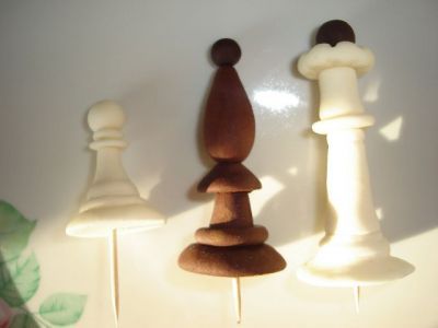 Cum sa faci - tort-șah, brioșe cu șah din mastic, biscuiți, cremă