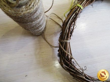 Hogyan készítsünk egy koszorú gallyak szőlő saját kezűleg, a mester osztály szövés (fonott) Hogyan készítsünk egy koszorú gallyak szőlő saját kezűleg, a mester osztály szövés