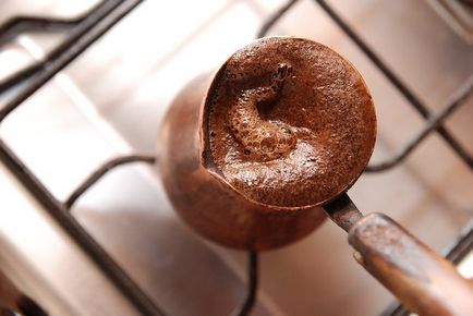Cum să gătești o cafea perfectă într-un turc