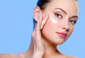 Як вибрати крем для сухої шкіри навколо очей
