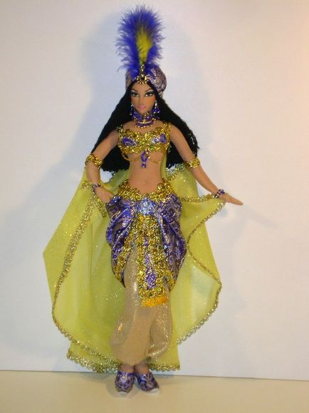 Costumul carnaval al reginei Shamakhan cu mâinile sale - tătarii din Syzran
