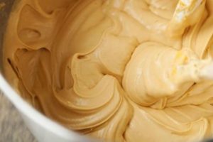 Crema de brânză cu lapte condensat pentru un tort, 7 rețete cu o fotografie (lapte condensat) Crema de brânză cu lapte condensat pentru prăjituri, 7 rețete cu fotografie