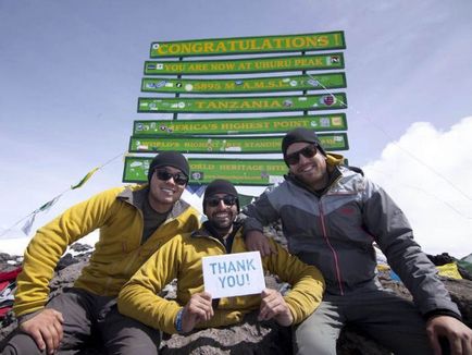 Un bărbat fără picioare a cucerit kilimanjaro