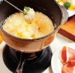 Un set pentru fondue este un cadou perfect pentru doi