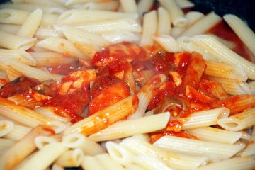 Paste cu somon - sos de pește și roșii pentru paste italiene