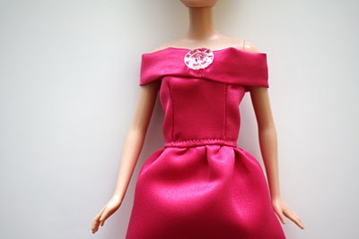 Rochie pentru papusa cu haine de seara pentru barbie Barbie