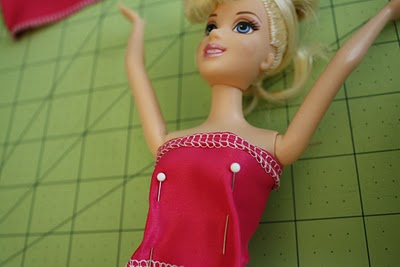 Rochie pentru papusa cu haine de seara pentru barbie Barbie