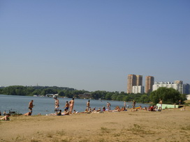Plajele sunt pline - plajă și înot în Moscova