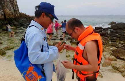 Miért Thaiföld turisták letartóztatták etetés a halakat és képek a tengeri élet, thaigovno
