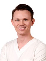 Alákínálás frenulum - Fogászat; vágja le a kantárt a nyelv és a felső ajak Moszkva (vágás) Alákínálás frenulum - Fogászat; vágja le a kantárt a nyelv és a felső ajak Moszkvában
