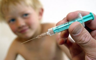 După vaccinare, copilul suferă de dureri de cap ce trebuie să facă