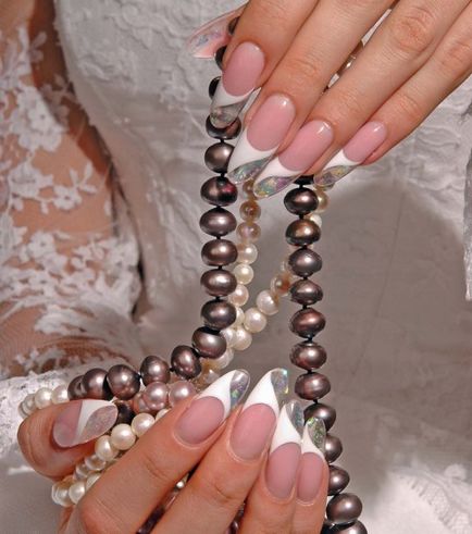 Передвесільні нарощування нігтів - частина образу нареченої