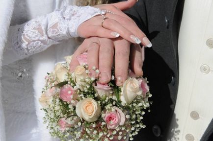 Передвесільні нарощування нігтів - частина образу нареченої