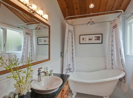 Зъбни рейки таван в банята - на последователност на монтажа, идеите за вдъхновение на 33 снимка