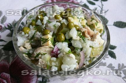 Saláta csirkével és rizzsel recept egy fotó