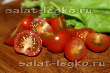 Salată cu roșii de cireșe și salată verde