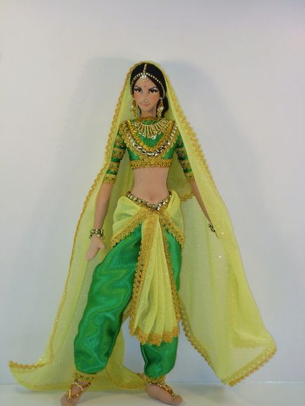 Costumul reginei Shamakhan cu mâinile sale