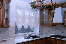 Perdele pentru opțiuni de design mici ferestre bucătărie în Hrușciov