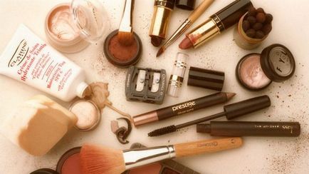 Amenințarea ascunsă a 7 lucruri în punga ta cosmetică, care dăunează imperceptibil frumuseții și strică pielea