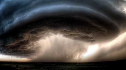Offset Föld mágneses mező hatására superstorms (megjelenés) Offset Föld mágneses mezeje okoz superstorms