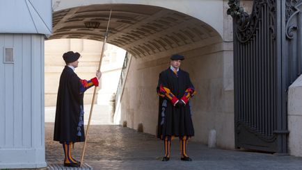 Catedrala și Piața San Pietro din Roma