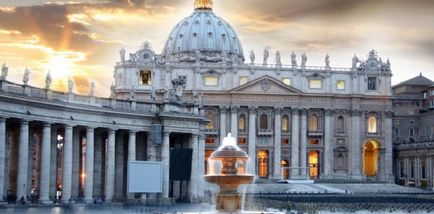 Catedrala Sf. Petru din Roma fotografie a clădirii, cupola și pătratul din fața lui, o descriere