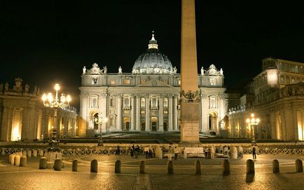 Catedrala Sf. Petru din Roma fotografie a clădirii, cupola și pătratul din fața lui, o descriere