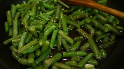 Zöldbab paradicsommal és gyógynövények recept fényképpel (bab) Zöldbab paradicsommal és gyógynövények recept egy fotó