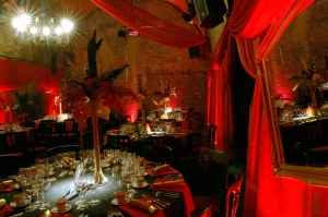 Nunta în stilul decorului Moulin Rouge, scenariu, fotografie