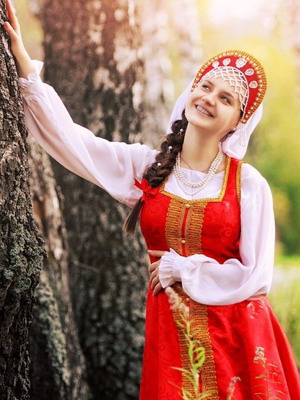 Costume de nunta stil kazhual si traditii rusesti