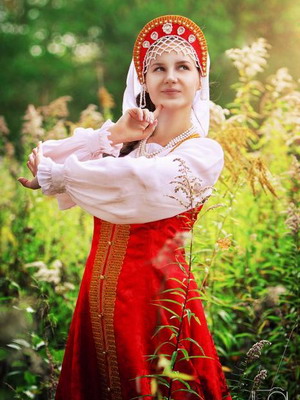 Costume de nunta stil kazhual si traditii rusesti