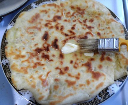 Turte plate turcesti gazleme cu carne sau cu brânză, verde și cartofi - cum să gătești turcesc