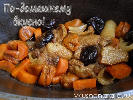 Тушкована качка шматочками з чорносливом