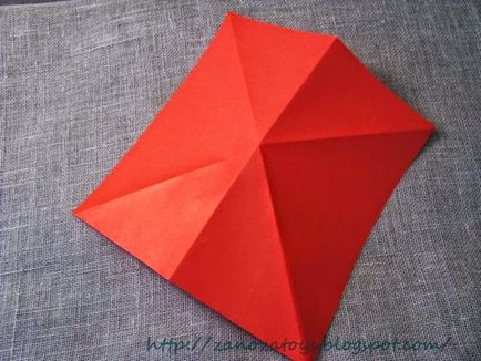 Tulip din hârtie în tehnica origami