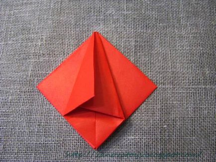 Tulip din hârtie în tehnica origami