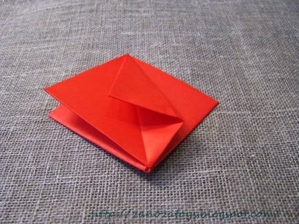 Tulip din hârtie în tehnica origami