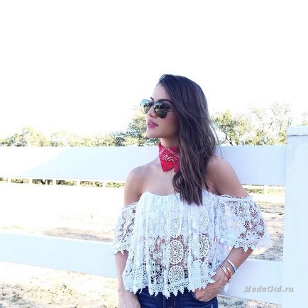 Strada fashion beauty blogger camila coelho