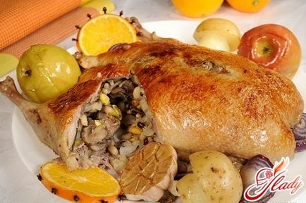 Duck cu orez și mere - este delicios!