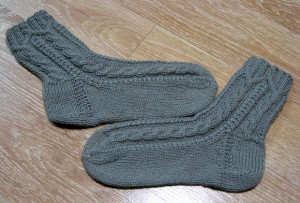 Візерунки для шкарпеток спицями схеми і приклади (фото і відео)