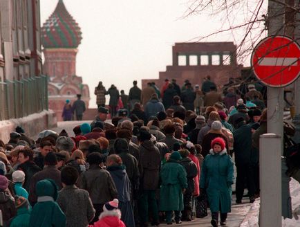 Ванна для вождя як тіло Леніна бережуть від псування і журналістів