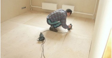 Leveling podeaua din lemn ca o podea pentru un laminat sau linoleum pentru un rezultat ideal