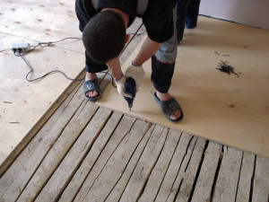 Alinierea unei podele din lemn pentru un laminat