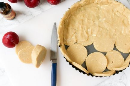 Смачний пиріг зі сливами і мигдальним Франжіпані покроковий рецепт з фото